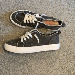 Jellypop gray sneakers